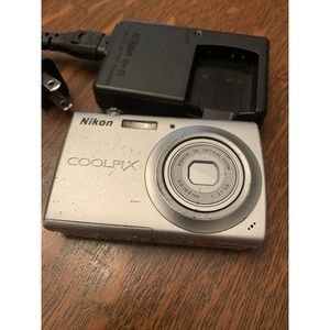 Nikon COOLPIX S203 Digital Camera w/ Charger & Battery Tested/Working